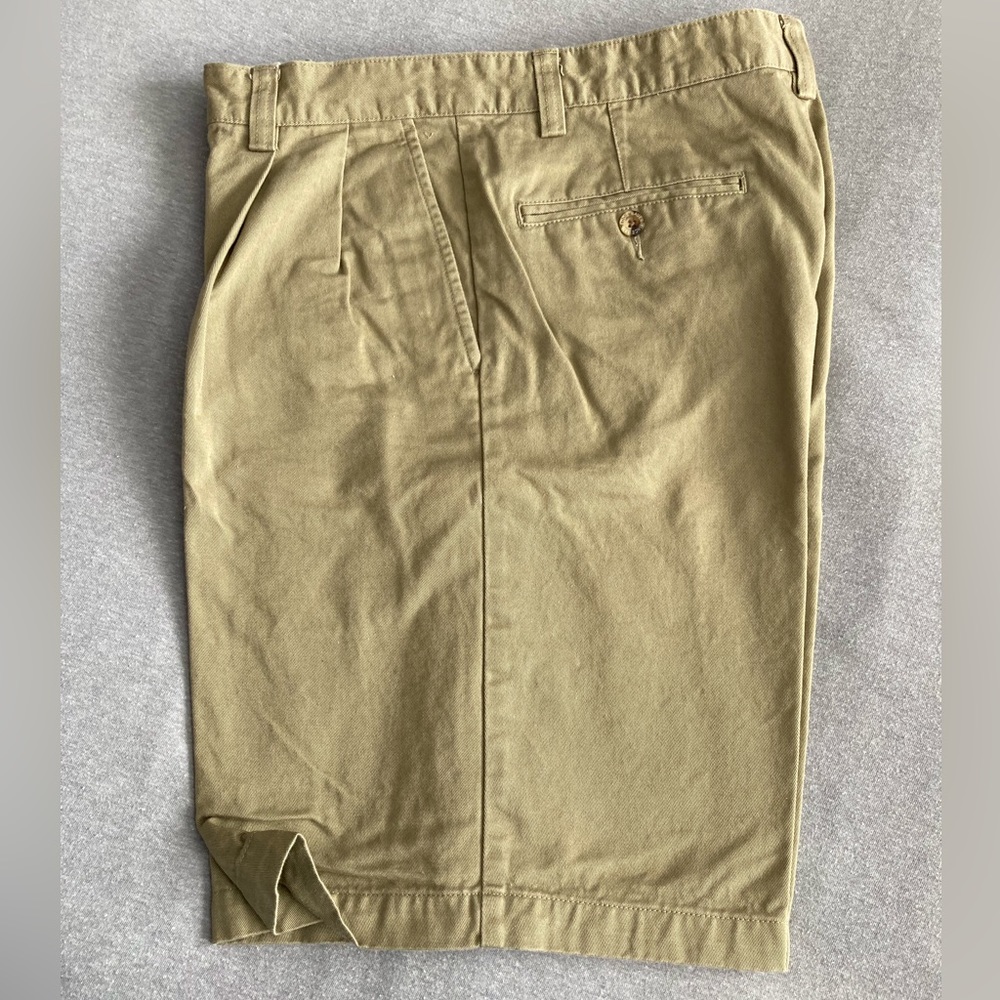 Eddie Bauer Pleated Front Khaki Men's Shorts